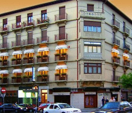 Hostal Navarra Pamplona Bagian luar foto
