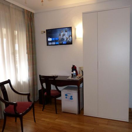 Hostal Navarra Pamplona Bagian luar foto
