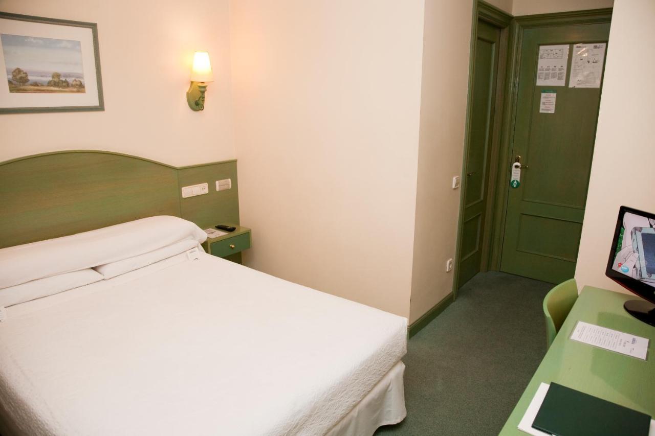 Hostal Navarra Pamplona Bagian luar foto