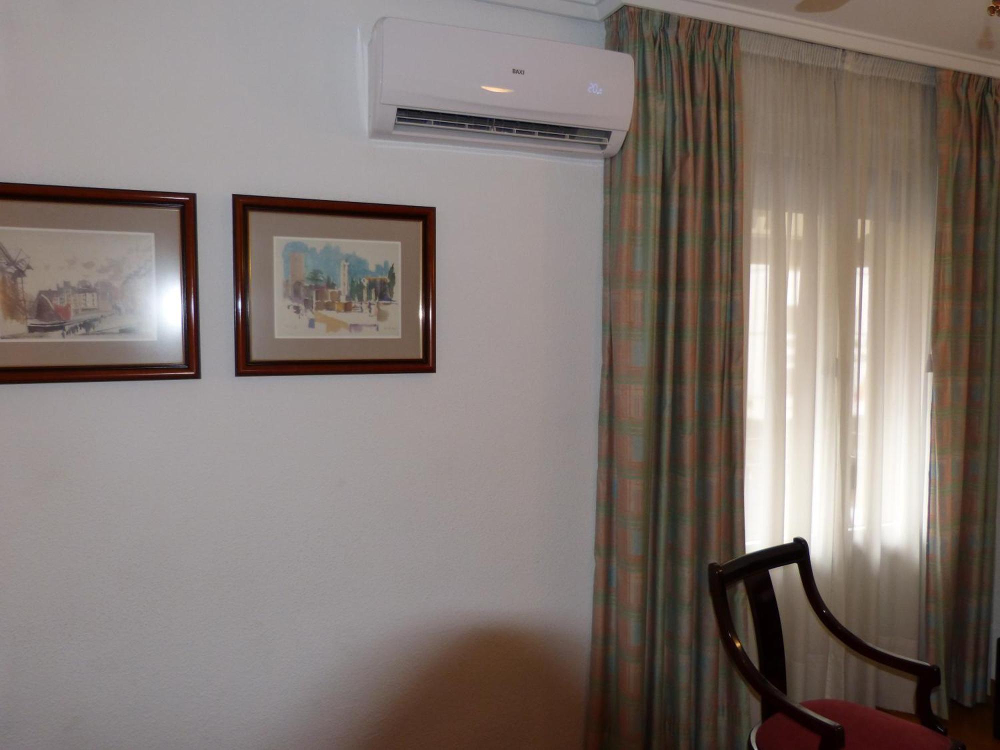 Hostal Navarra Pamplona Bagian luar foto