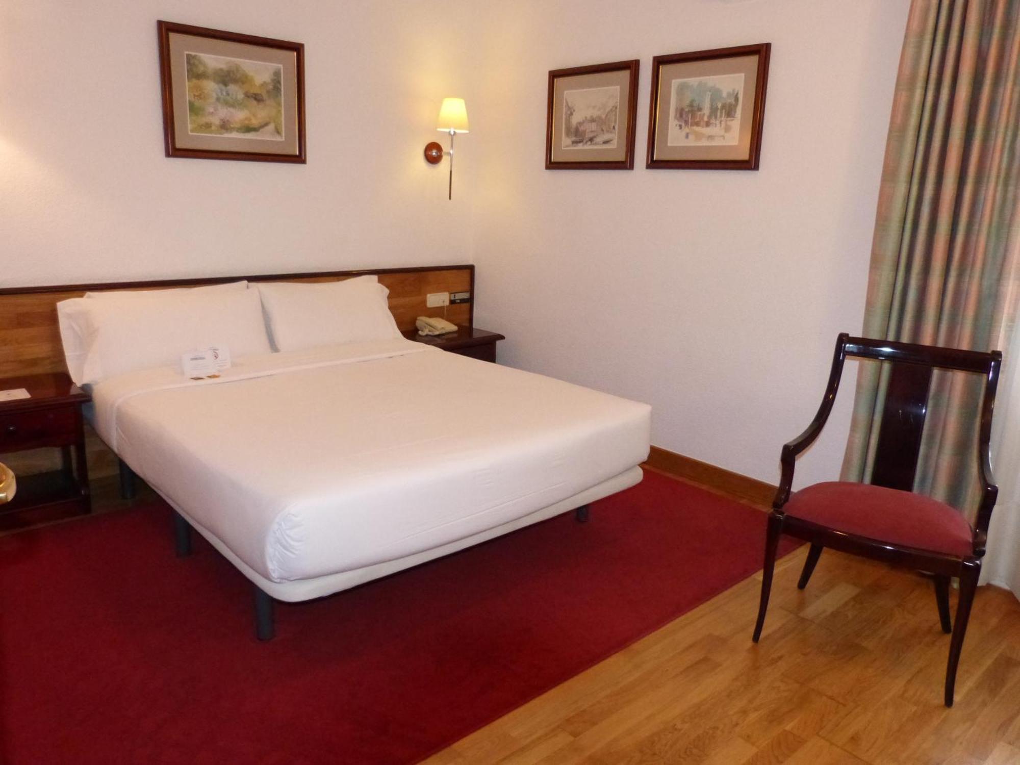 Hostal Navarra Pamplona Bagian luar foto