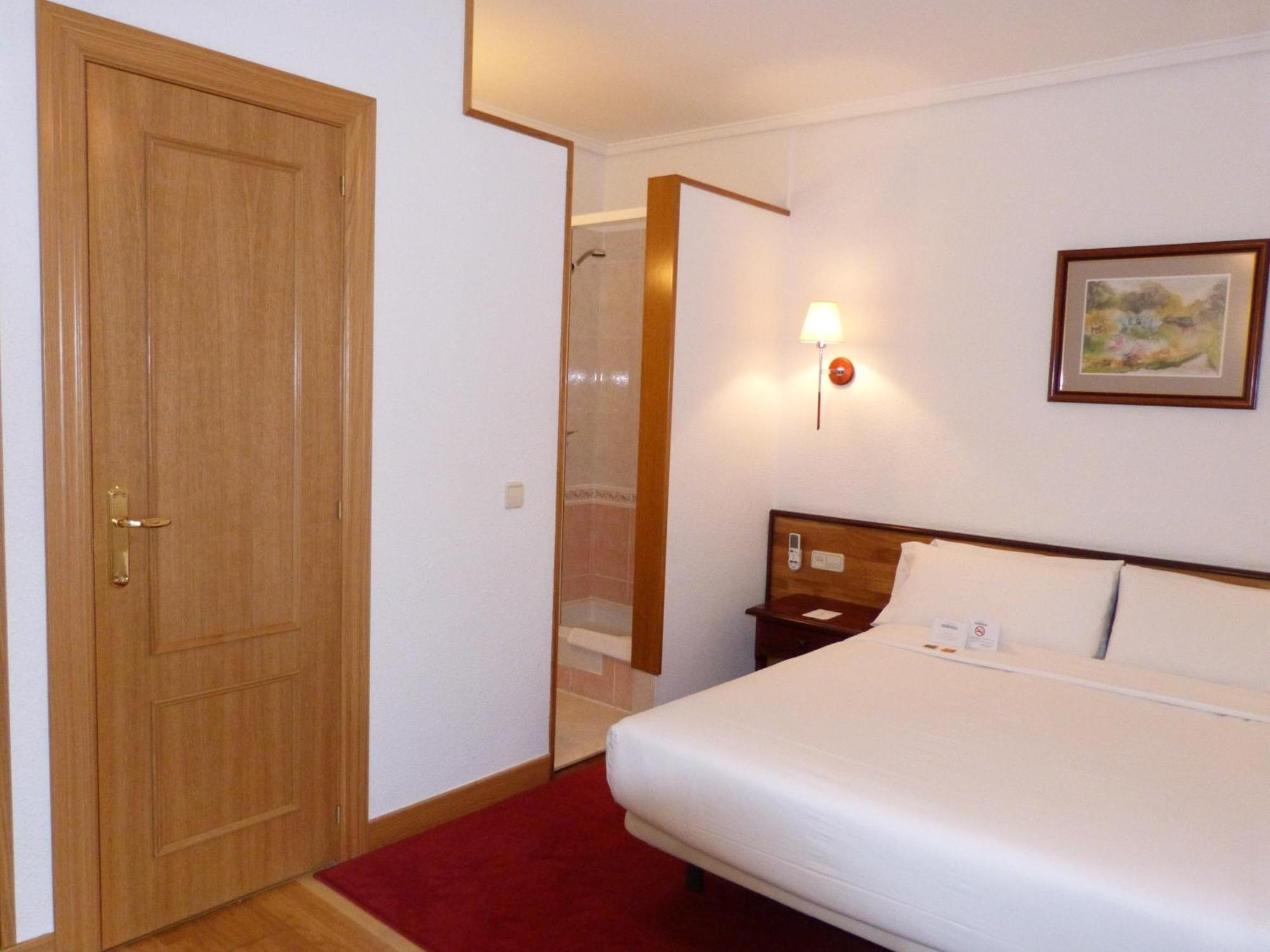 Hostal Navarra Pamplona Bagian luar foto