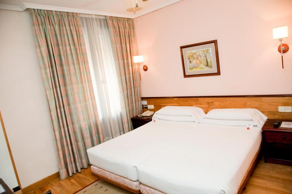 Hostal Navarra Pamplona Ruang foto