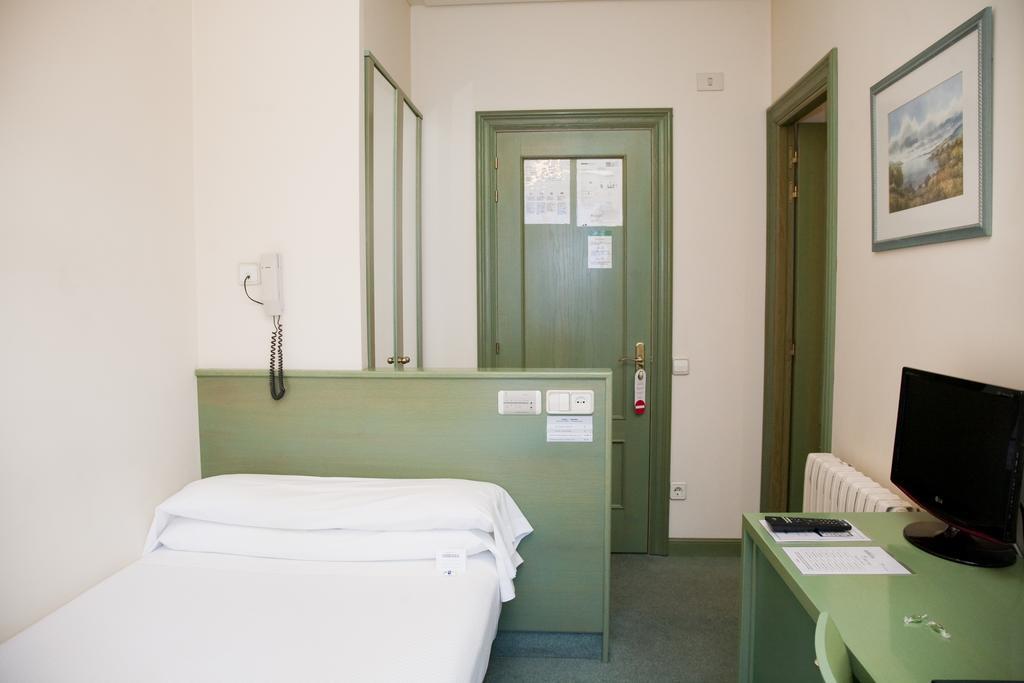 Hostal Navarra Pamplona Bagian luar foto
