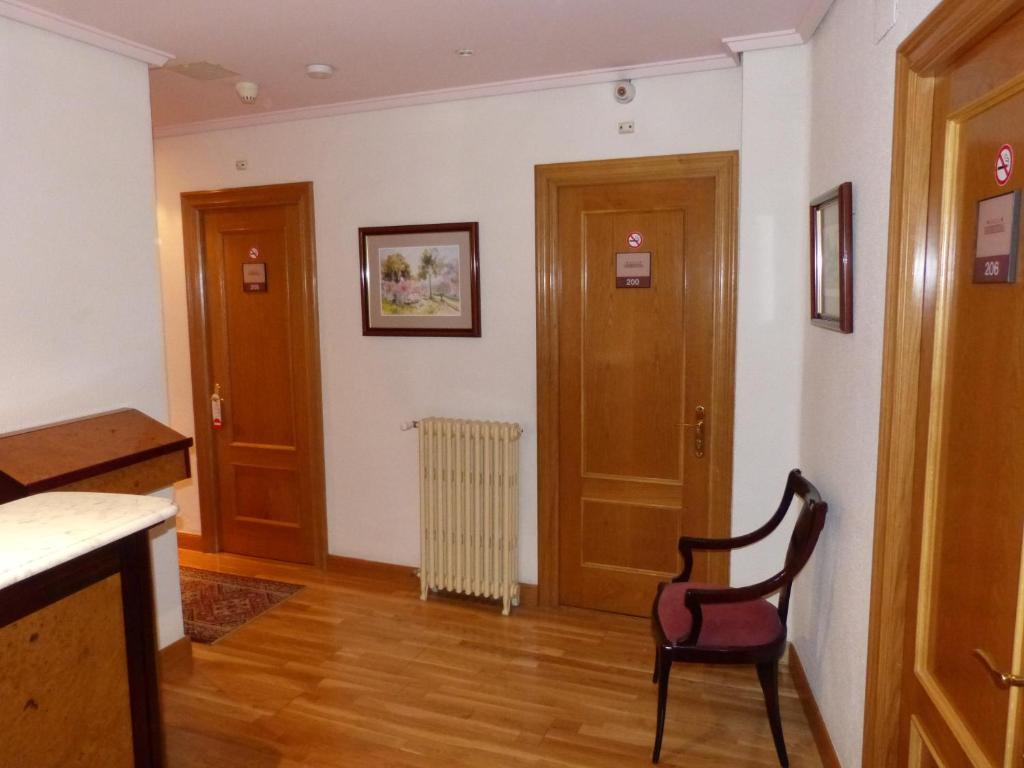 Hostal Navarra Pamplona Bagian luar foto