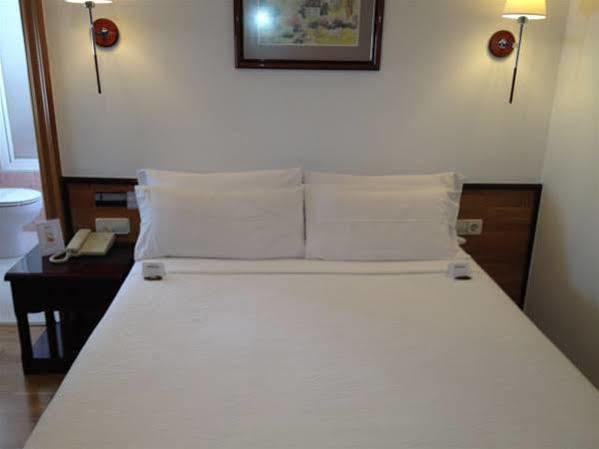 Hostal Navarra Pamplona Bagian luar foto