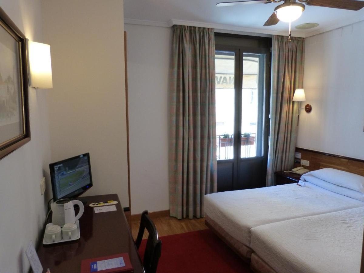 Hostal Navarra Pamplona Bagian luar foto