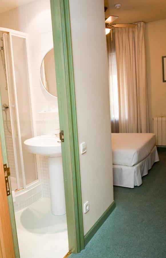 Hostal Navarra Pamplona Bagian luar foto