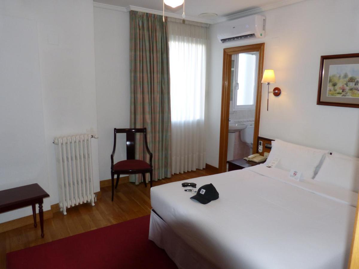 Hostal Navarra Pamplona Bagian luar foto
